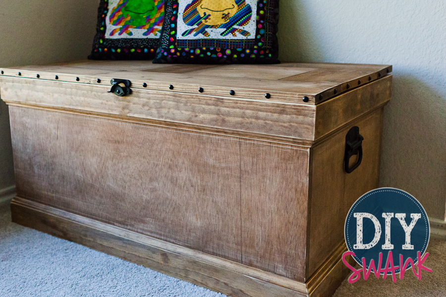 DIY Pottery Barn inspired trunk! Instructions and plans from ana-white.com