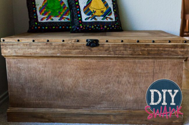 DIY Pottery Barn inspired trunk! Instructions and plans from ana-white.com