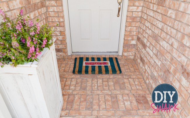 A tutorial on how to make DIY Doormats.