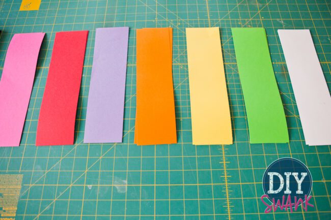 A tutorial on making DIY paper garland. Super easy, inexpensive decor idea for parties, baby showers or holidays!