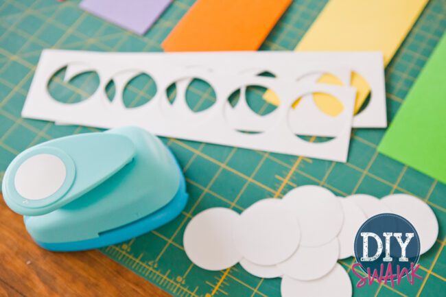 A tutorial on making DIY paper garland. Super easy, inexpensive decor idea for parties, baby showers or holidays!